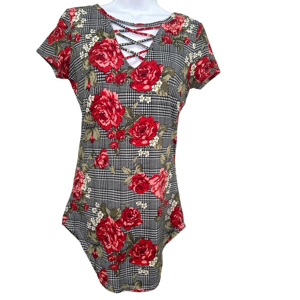 Almost Famous red floral pattern, w/lattice-style V-neckline very flattering Med